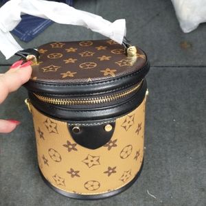 Circular purse